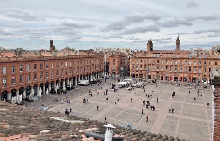 Toulouse-Place_du_Capitole